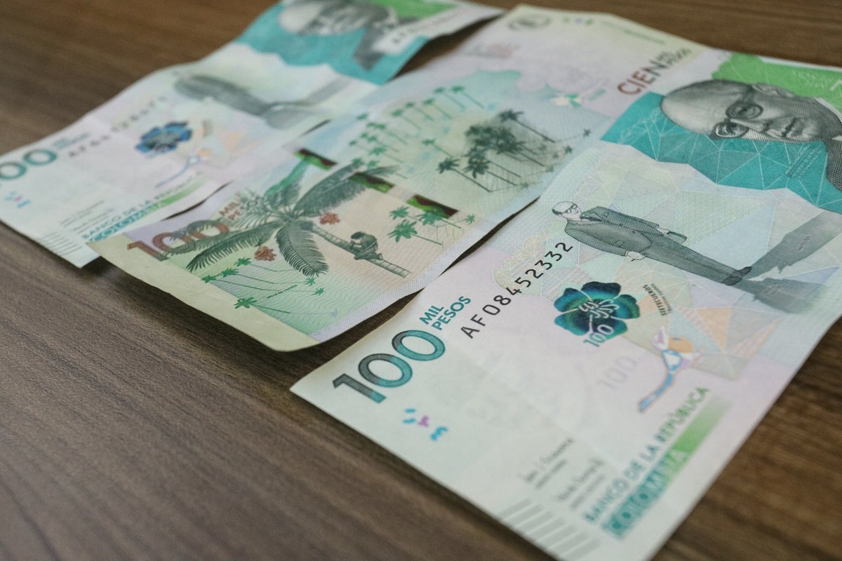Billete de cien mil pesos / dinero / billetes