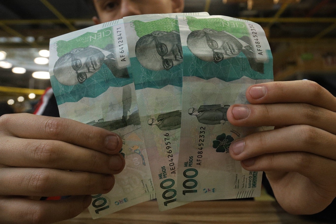 Billete de cien mil pesos / dinero / billetes