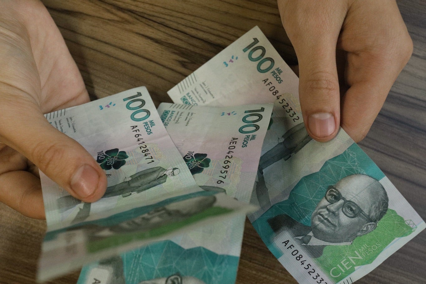 Billete de cien mil pesos / dinero / billetes