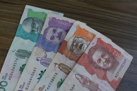 Billetes / pesos colombianos / dinero