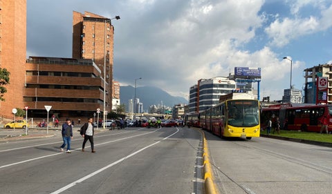 Caos en la movilidad por manifestaciones en la NQS con calle 45