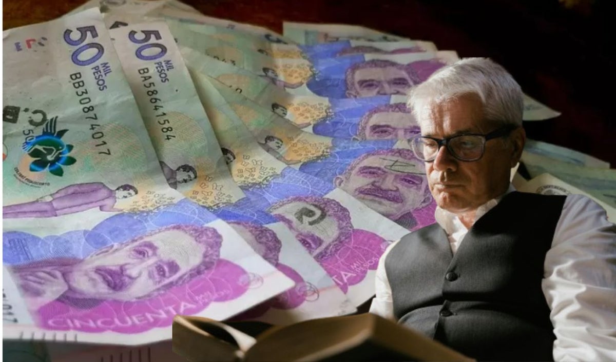 Billetes y un señor leyendo un libro