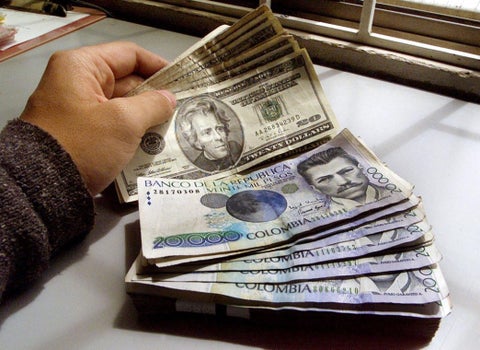 Pesos colombianos y dólares