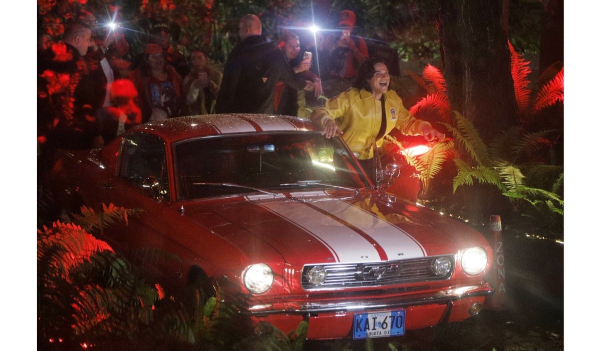 Silvestre Dangond llegó en lujoso carro a rueda de prensa en Bogotá