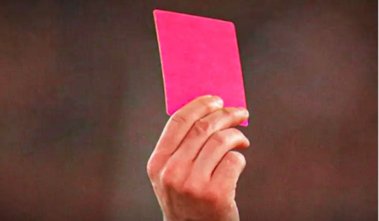 Tarjeta rosa en el fútbol