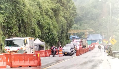 Continúa el cierre preventivo en la vía al Llano por lluvias