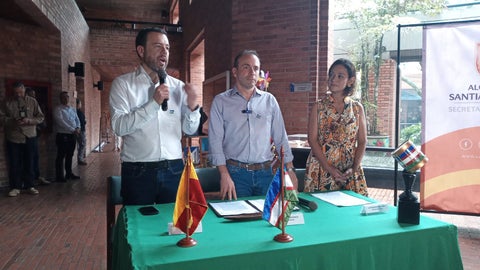El alcalde de Bogotá asistió a la asamblea de Asocapitales que se realizó en Cali