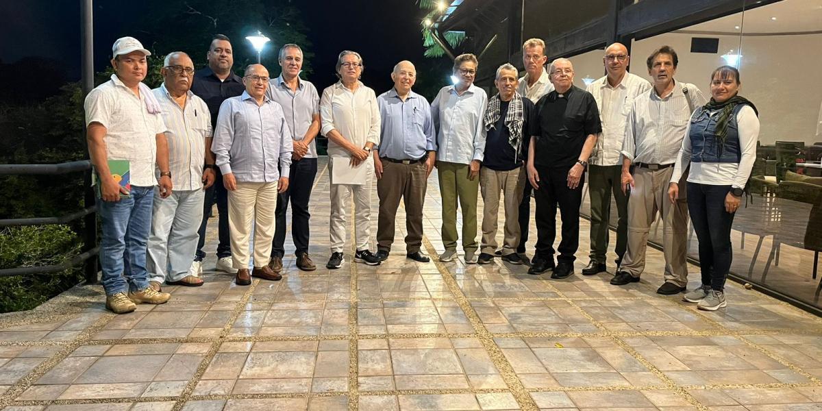 Otty Patiño e Iván Márquez y delegación