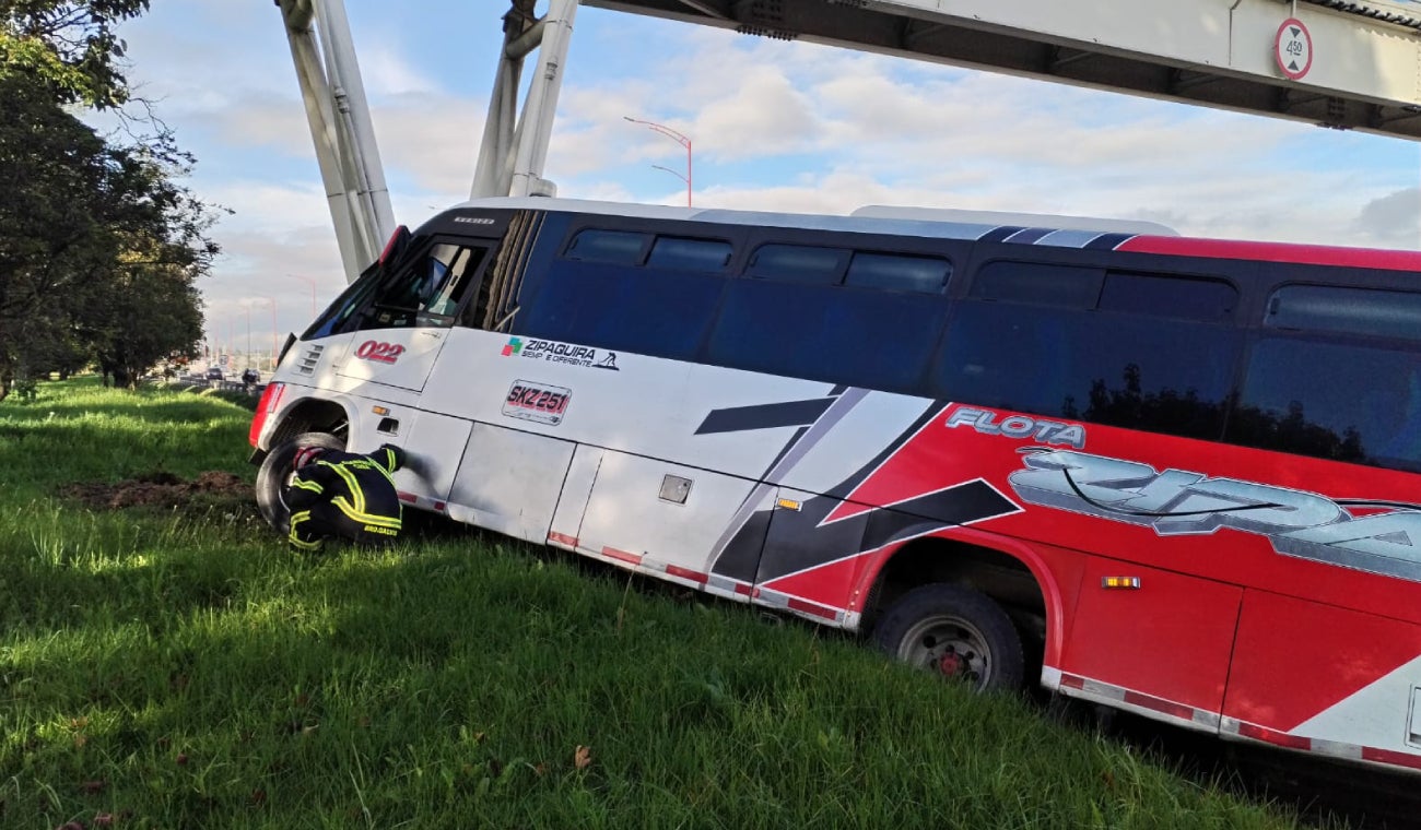 Accidente de bus intermunicipal en Autopista Norte