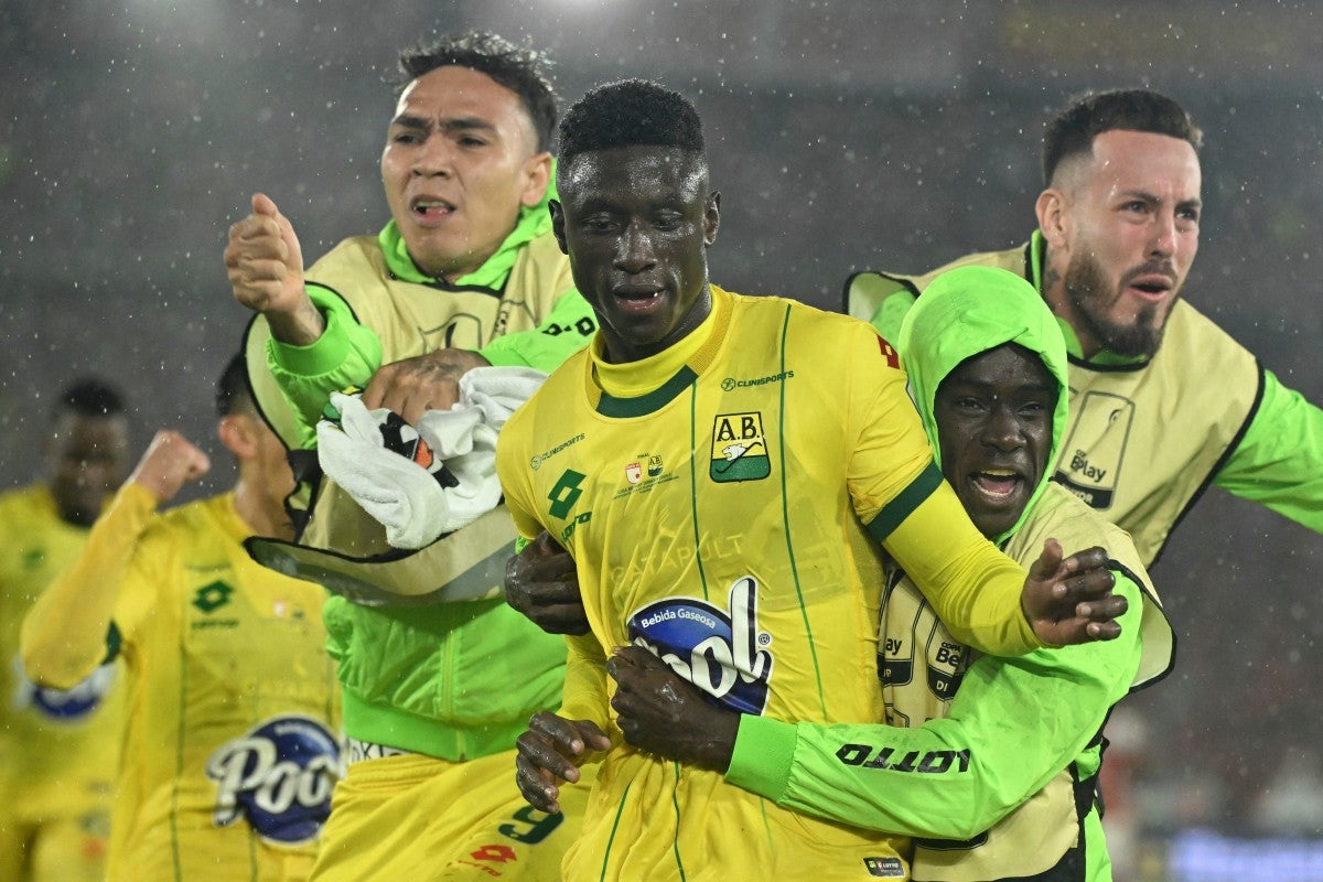 Jhon Emerson Córdoba, figura destacada del Fútbol Profesional Colombiano, anota gol clave para Atlético Bucaramanga en la gran final. ¡Emoción y liderazgo en el campo de juego! #AtléticoBucaramanga