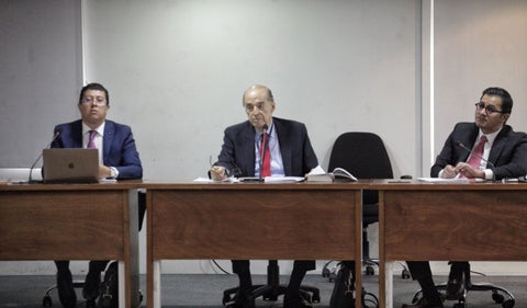 Álvaro Leyva se defiende ante la Procuraduría