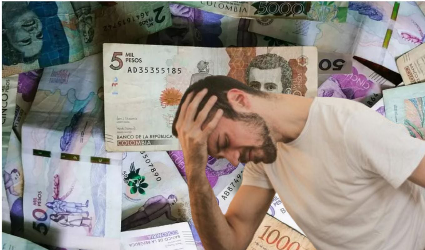 Billetes y una persona preocupada