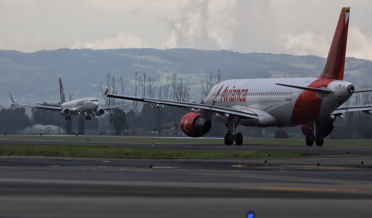 Usuarios reportan retrasos y cancelaciones en vuelos de Avianca