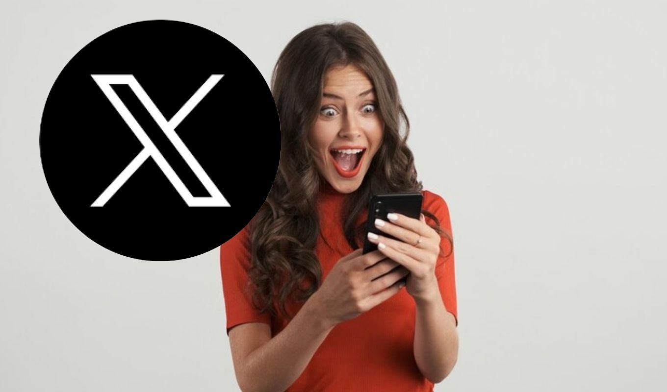 Mujer sorprendida viendo en el celular los cambios de la red social X