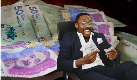 Billetes y una persona feliz con dinero en las manos