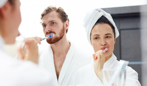¿Qué pasa si usa el cepillo de dientes de su pareja?