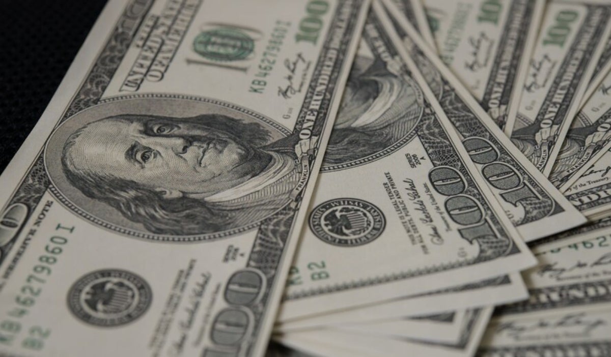 El dólar supera los 4.000 en vacaciones de mitad de año