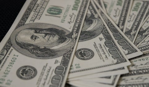 El dólar supera los 4.000 en vacaciones de mitad de año
