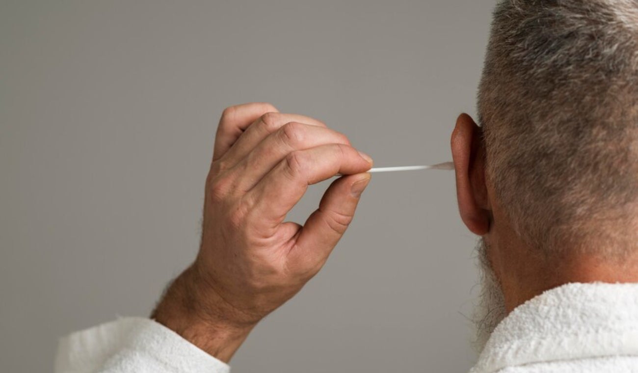 Cómo eliminar la cera del oído de forma segura