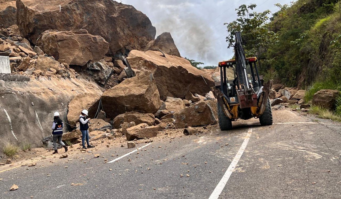 Derrumbe en la vía El Korán - Guaduas, Cundinamarca
