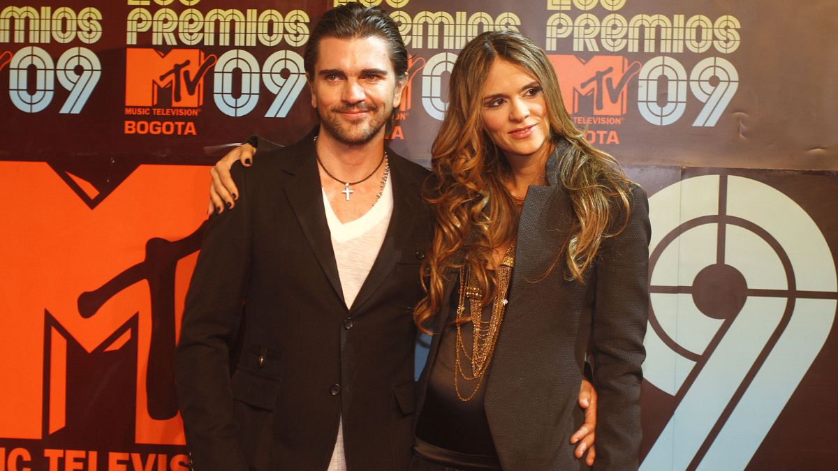 Juanes muestra su particular rutina de ejercicio al lado de su esposa Karen Martínez