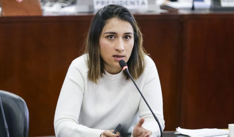 Laura Sarabia rompe silencio frente a cuestionamientos sobre su hermano
