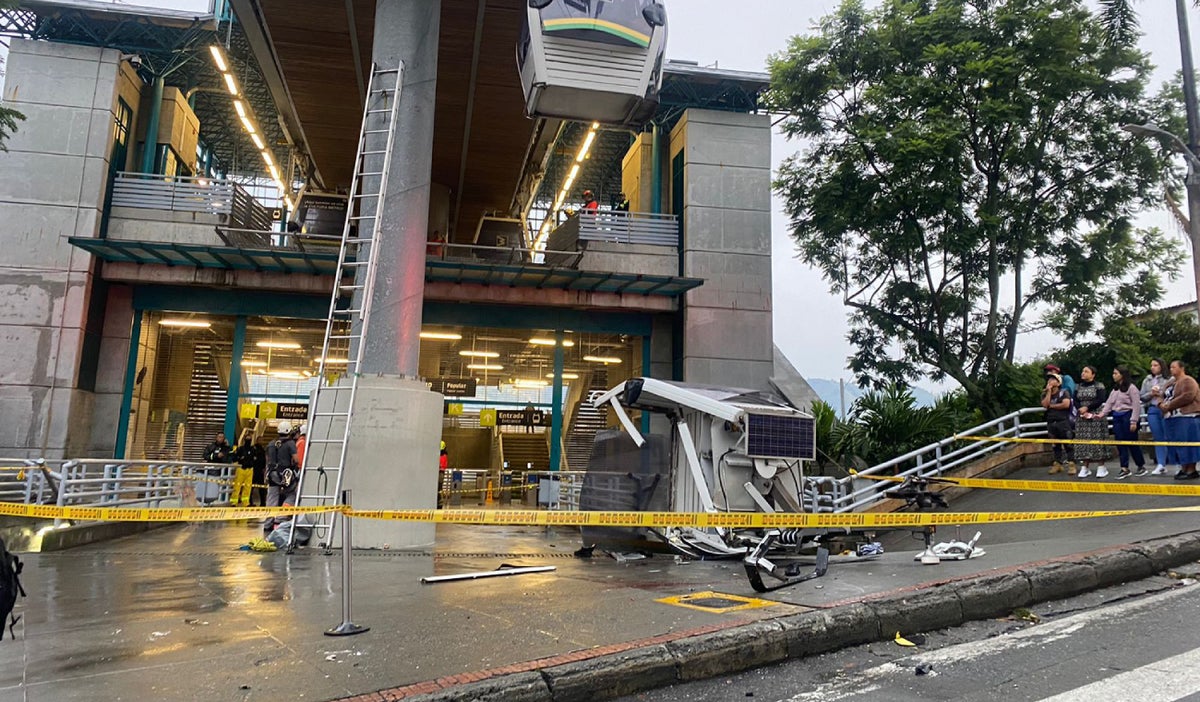 Cabina del Metrocable en Medellín se descolgó