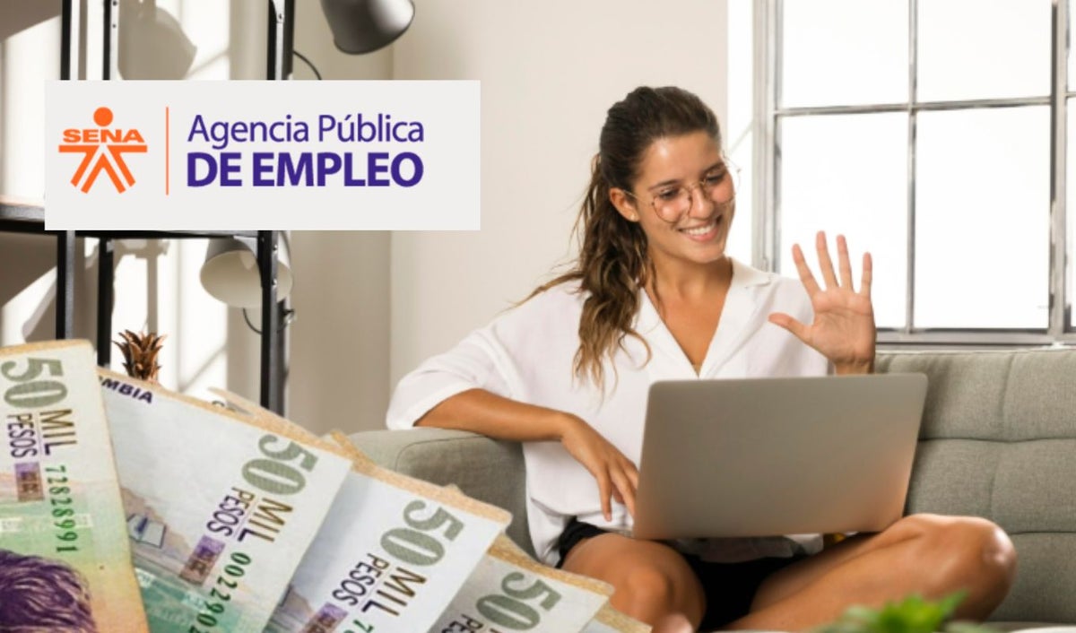 Persona trabajando desde casa y billetes