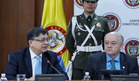 Presidente de la Corte Constitucional, magistrado José Fernando Reyes Cuartas y el vicepresidente de la Corte Constitucional, Jorge Enrique Ibáñez.