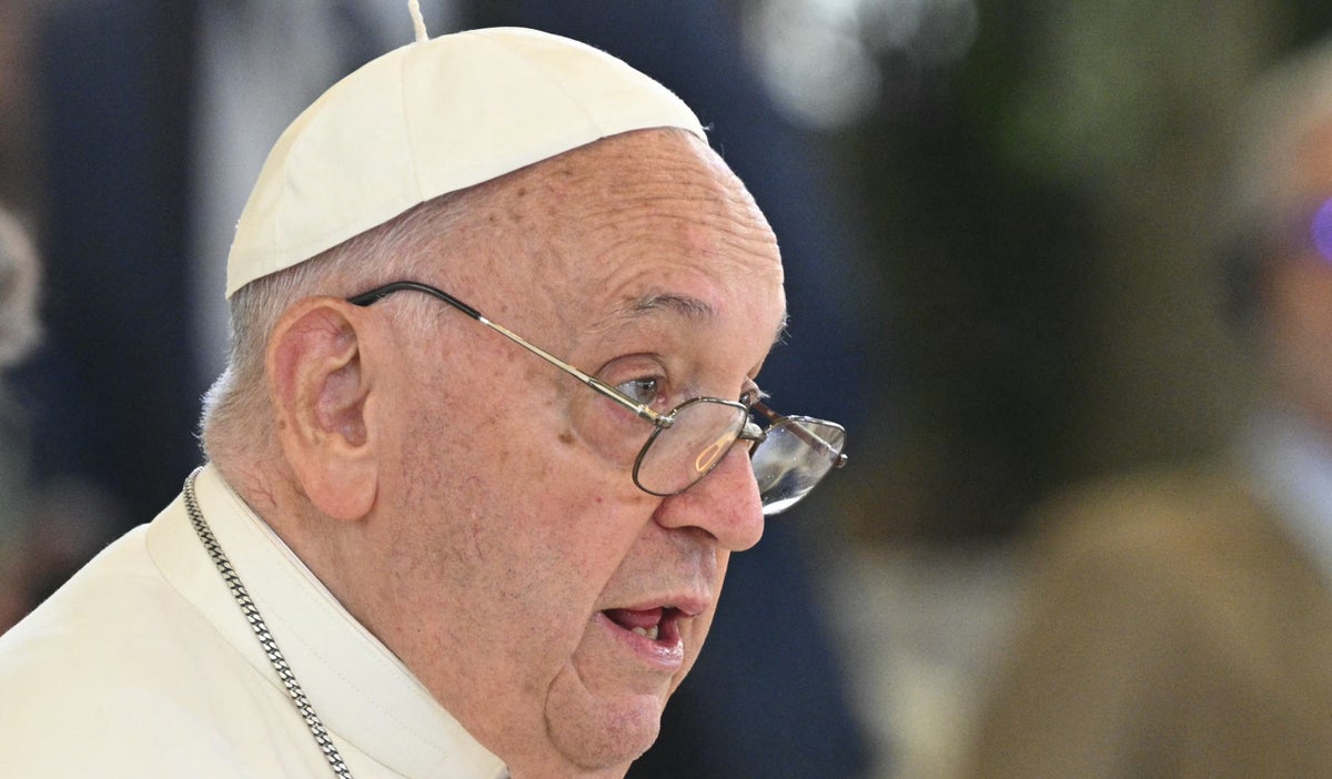 Papa Francisco insta al G7 a prohibir armas autónomas en discurso sobre inteligencia artificial