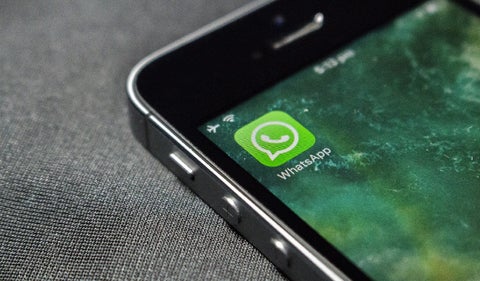 ¡Disfruta de crear stickers únicos y seguros con la nueva función de WhatsApp!