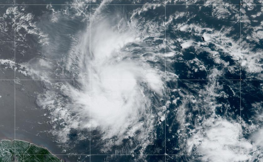 La FAC transportará 22 toneladas de ayuda humanitaria a San Andrés ante la Tormenta Tropical Melissa.