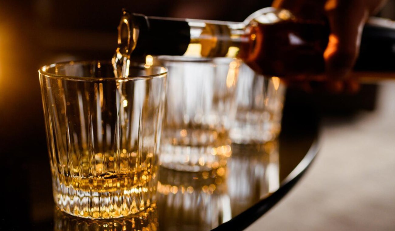 Planifica tu fin de semana con música en vivo y whisky en Bogotá
