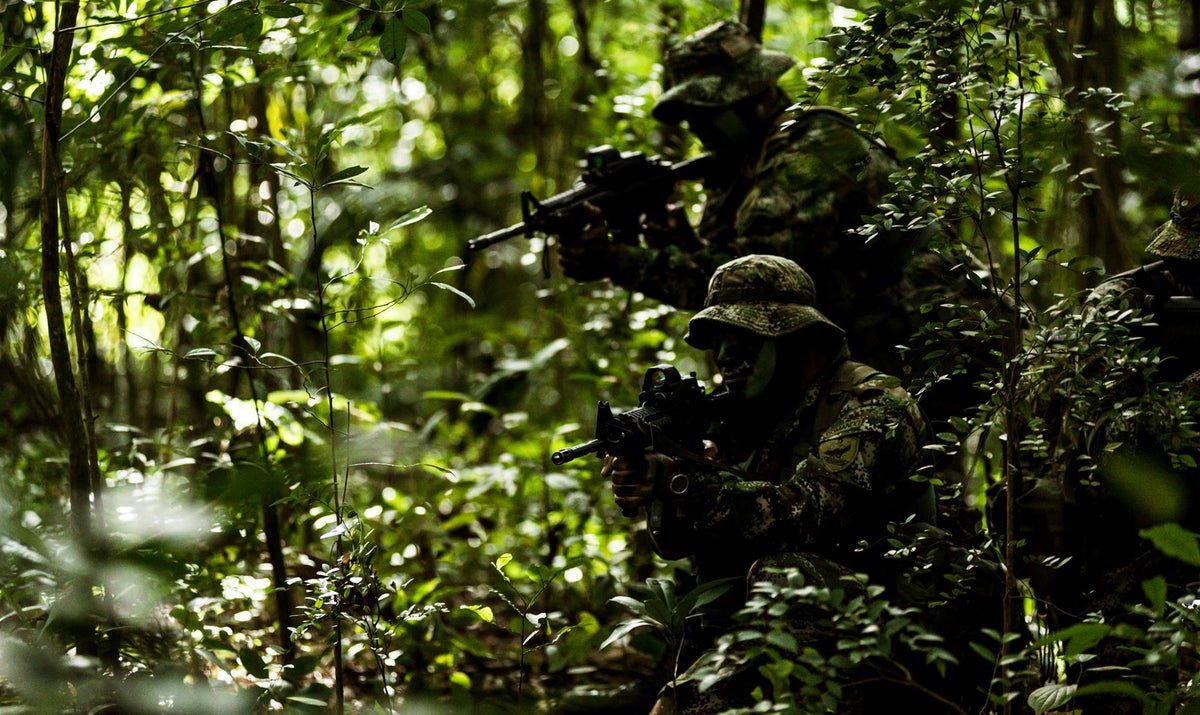 Campesinos atrapados en combates