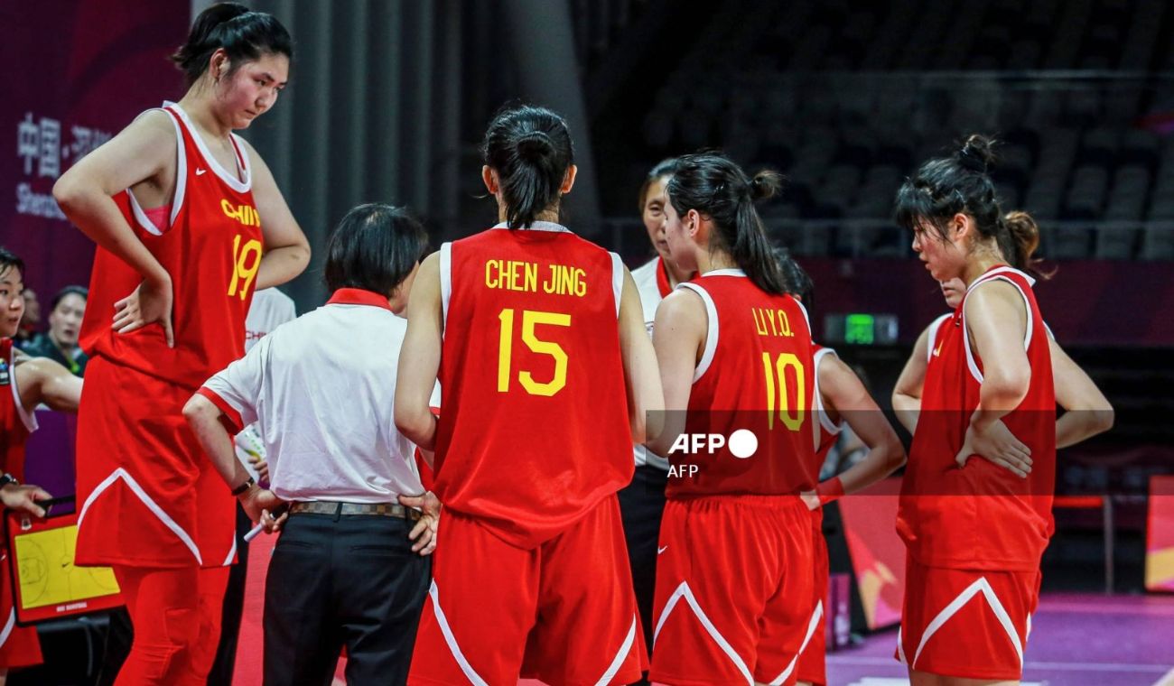 La jugadora de baloncesto que mide 2,20 metros con 17 años