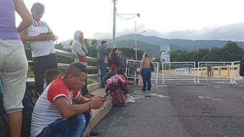 Cierre fronterizo con Venezuela durante elecciones locales. Restricción de paso en puentes internacionales por seguridad.