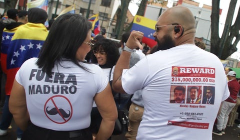 Venezolanos votan en Colombia esperando un cambio