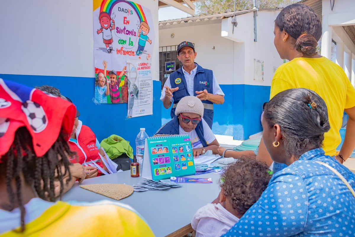 Alerta por aumento de muertes de niños por infecciones respiratorias en Colombia. Expertos recomiendan medidas de prevención como lavado de manos y vacunación.