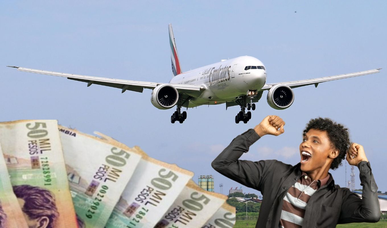Avión, billetes de $50.000 y persona feliz