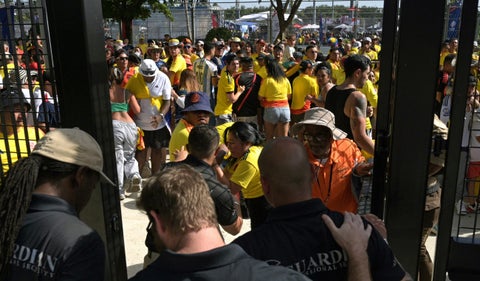 Desmanes en el Hard Rock Stadium durante la final de la Copa América