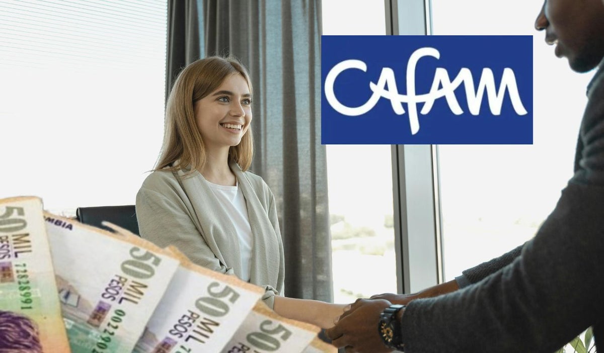 Entrevista de trabajo, billetes y el logo de Cafam