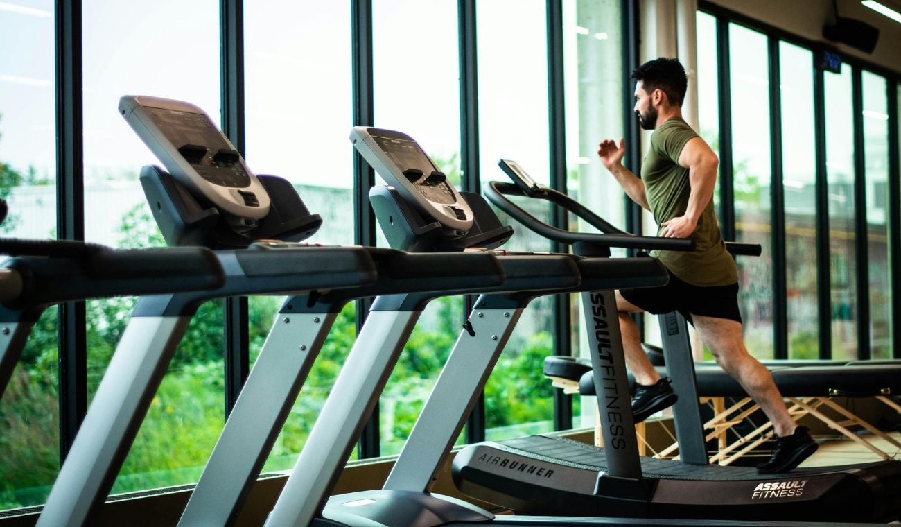 Gimnasio cierra sede
