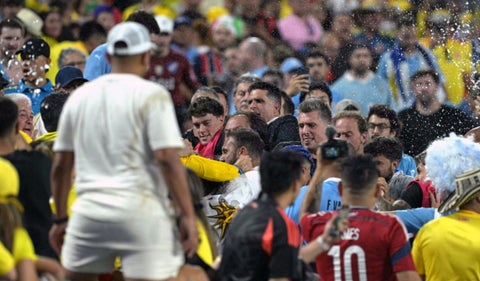 Incidentes hinchas de Colombia y jugadores de Uruguay