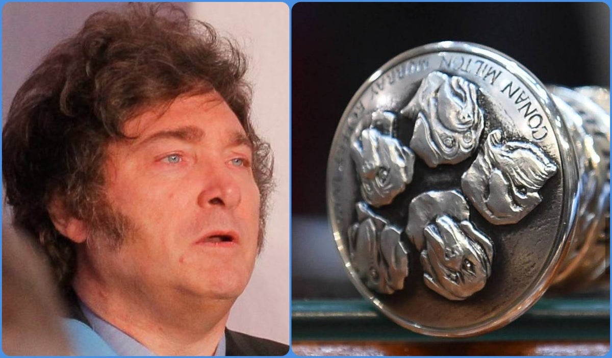 El bastón presidencial de Javier Milei tiene grabados a sus perros