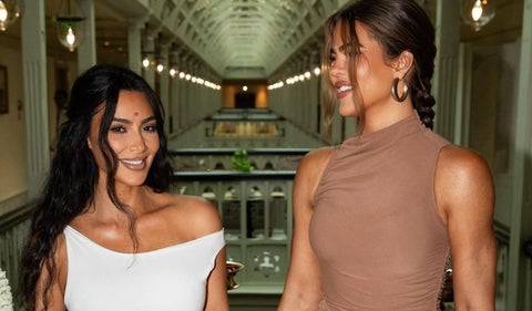 Las Kardashian acaparan la atención en la boda del año: sus looks más elegantes