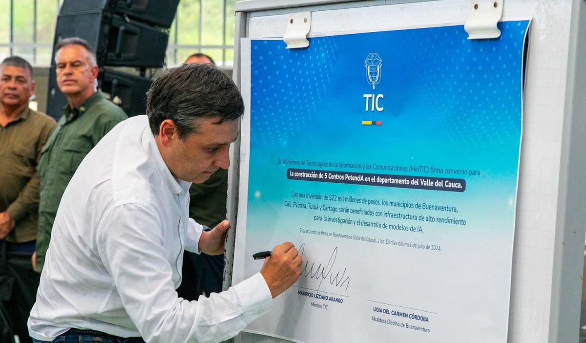 Ministro Mauricio Lizcano en Buenaventura