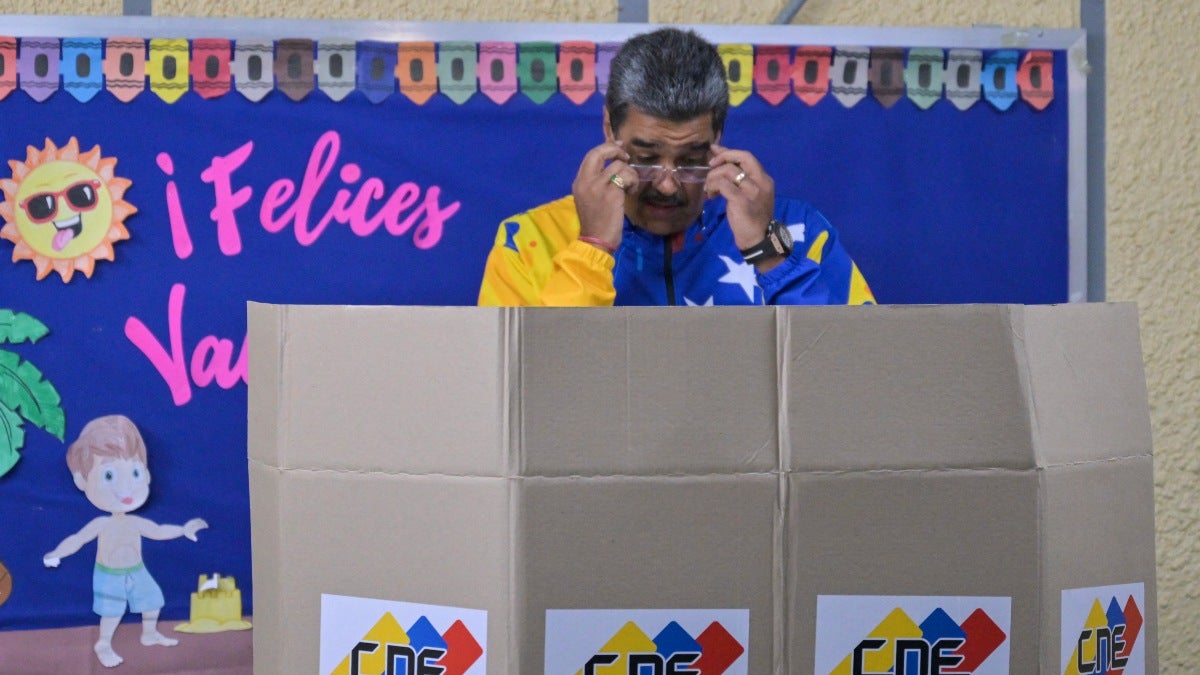 Nicolás Maduro, presidente de Venezuela, en las urnas de votación