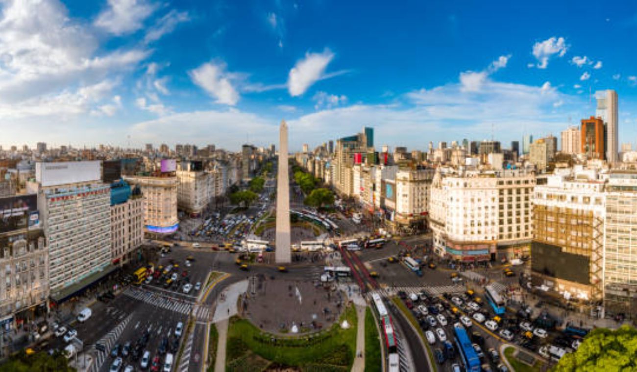 Milei copia a Trump anuncia medidas migratorias en Argentina