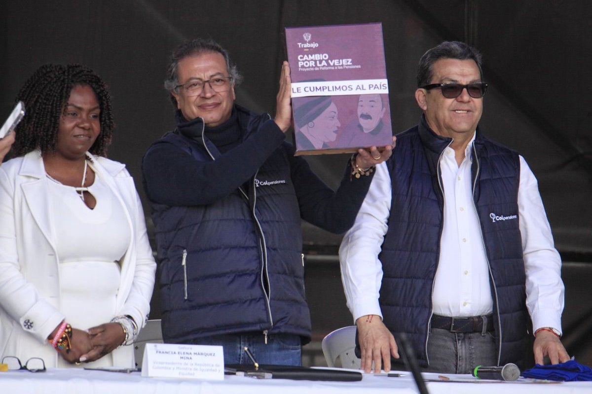 Firma reforma pensional Petro