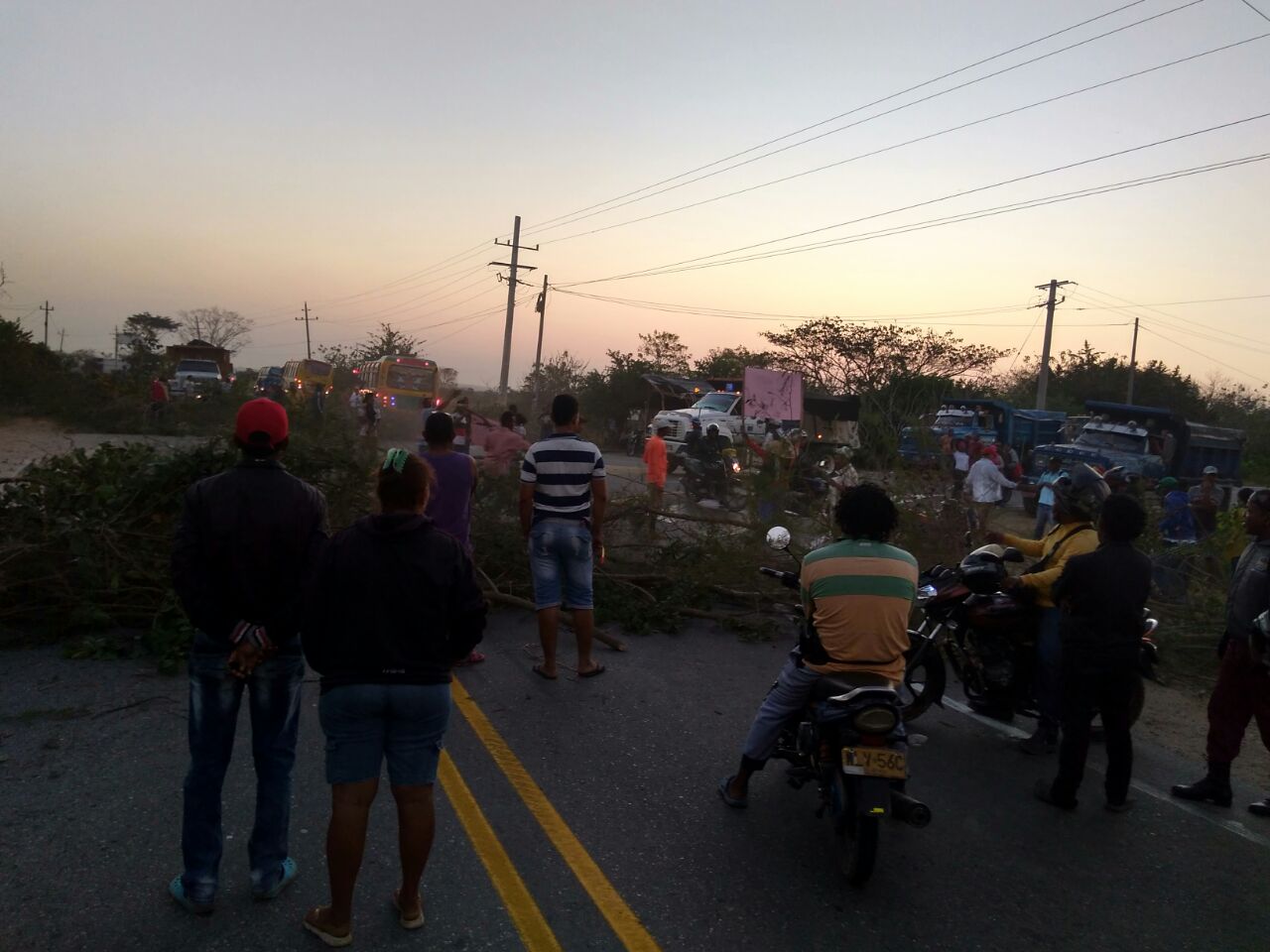 Suspenden servicio de energía